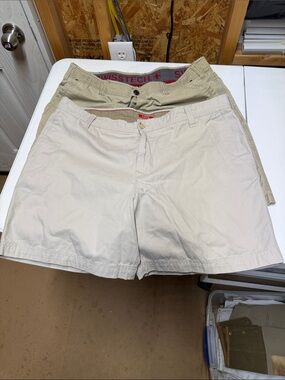 2-Izod/Swiss Tech Men’s (sz38) Khaki & Cream Shorts. (93)